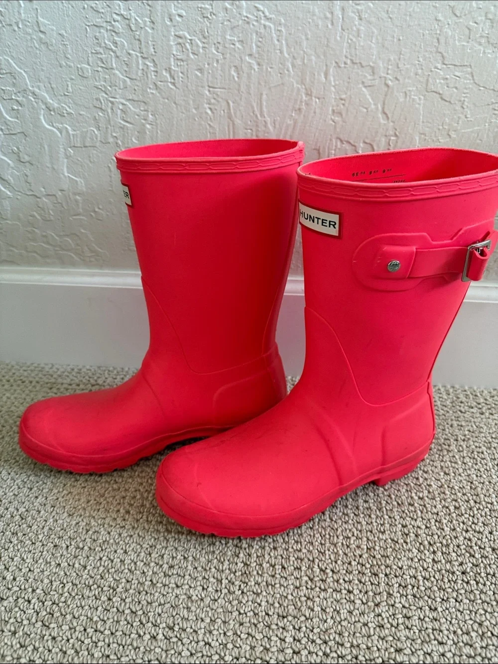 Hunter vibrant neon